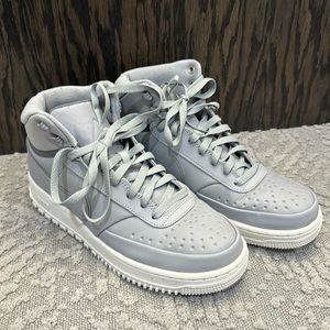 Nike sneakers 9.5